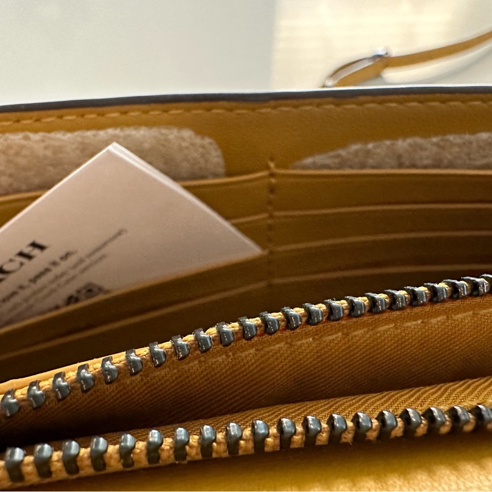 Coach Crossbody Bag - Picture 4 of 7